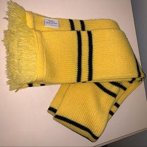 Hufflepuff scarf yellow black stripe Harry Potter